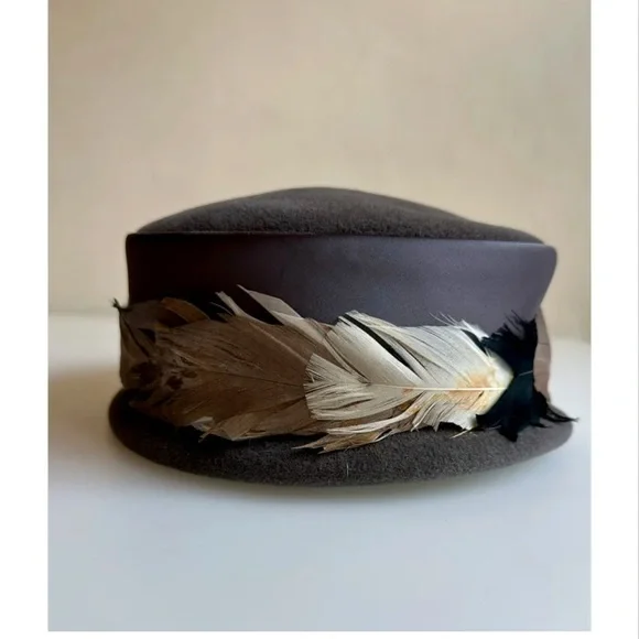 Schiaparelli vintage feather-trimmed pillbox hat, circa 1950s display picture 1
